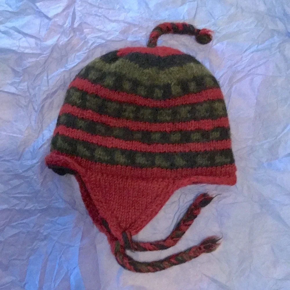 Handmade wool earflap braided sides red patterned toddler SHERPA hat Nepal EUC